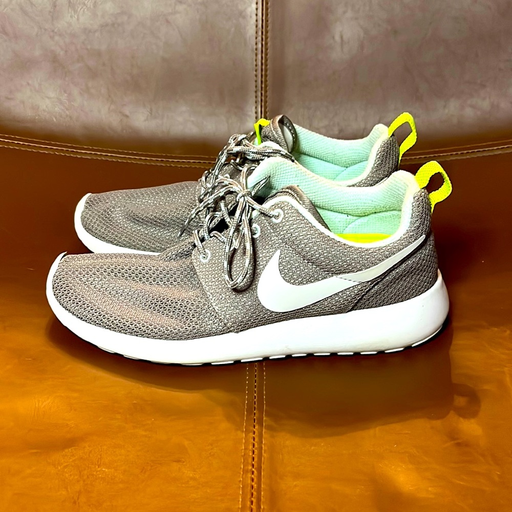 Nike Roshe Sneakers